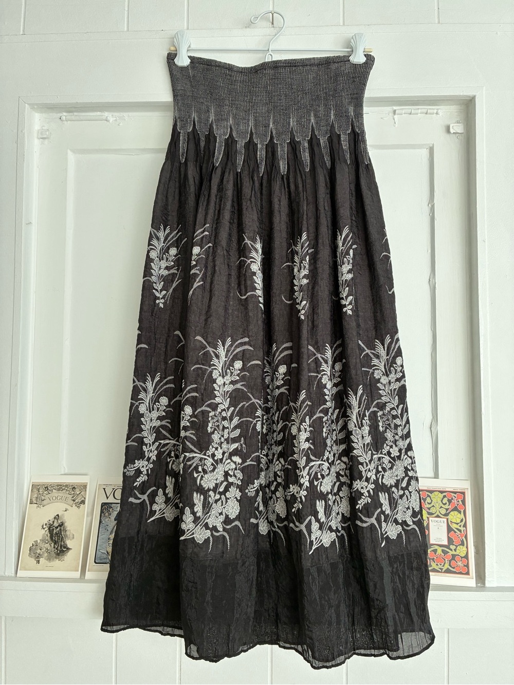 Lapis lightweight maxi skirt “one size”black & gray floral design